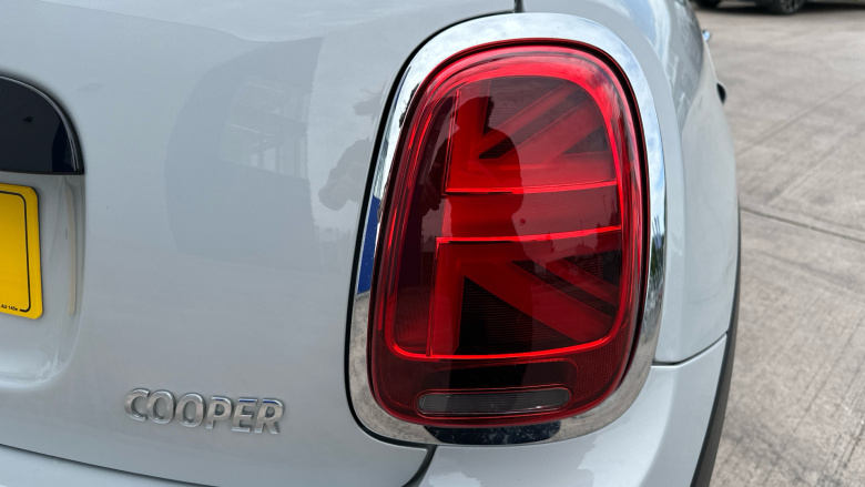 MINI Hatchback 1.5 Cooper Classic II 3dr Auto Petrol Hatchback